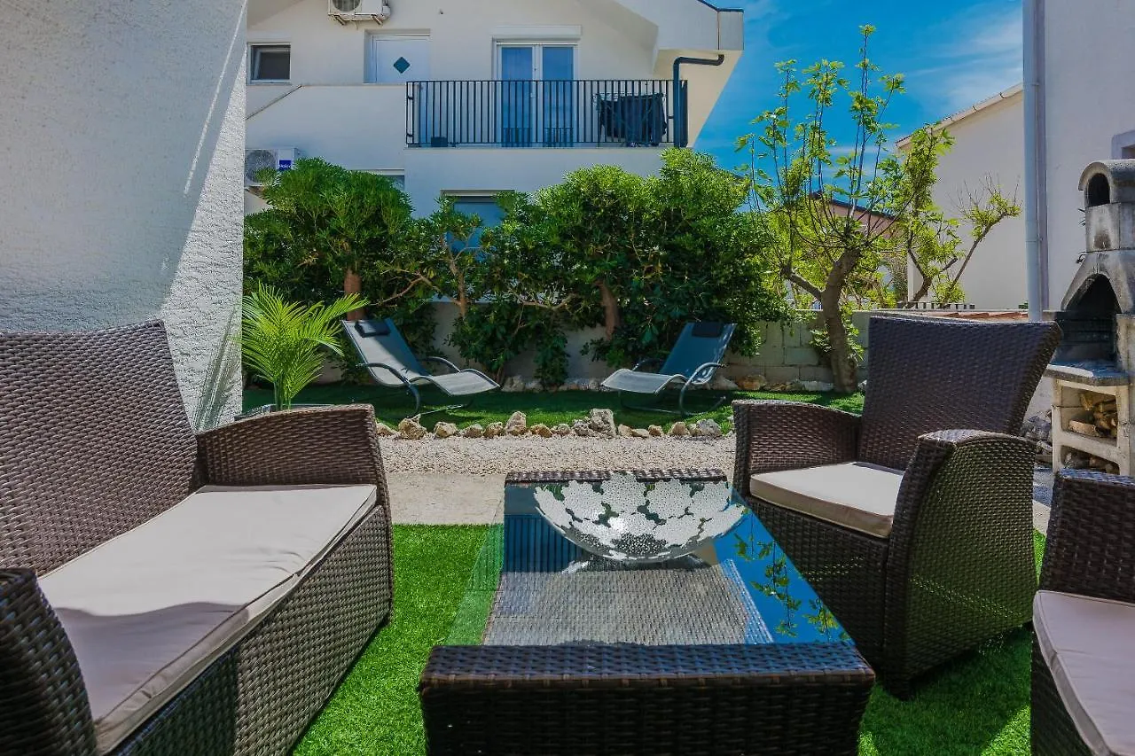 House Bukal Villa Vir