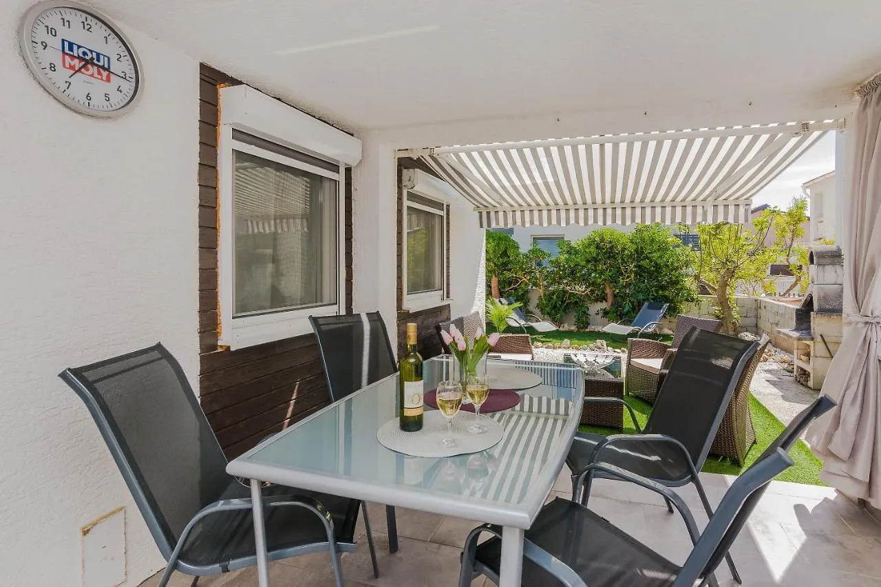 House Bukal Villa Vir 0*,  Croatia
